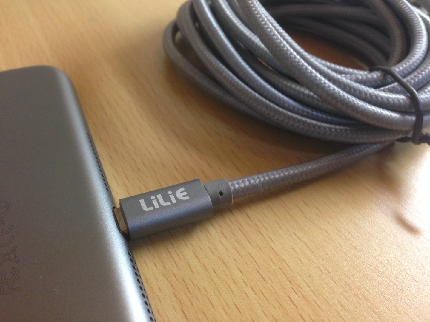 lilie-lightning-cable-aluminum_3