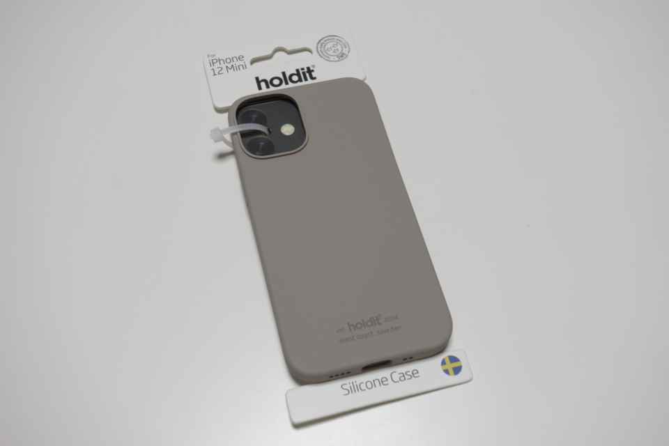 絶妙な色味が可愛い。iPhone 12 mini用ケース「holdit Slicone Case for iPhone」レビュー｜Colorful  Clip